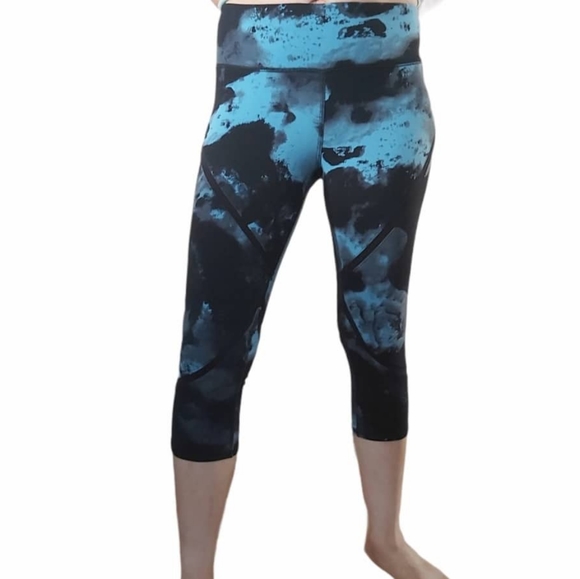 ALO Yoga whisper Capri legging - Picture 13 of 15